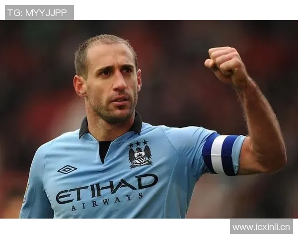 阿什利科尔评选英超最佳后卫阵容内维尔埃弗拉贝尔沃克与我同在